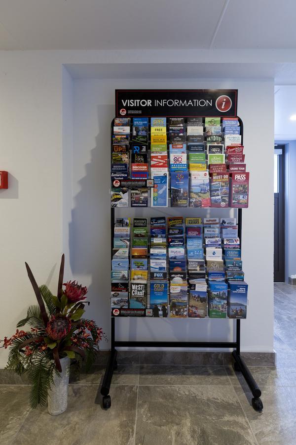 2 On Whiteleigh And 239 On Lincoln Motel Крайстчерч Екстер'єр фото A rack of tourist maps